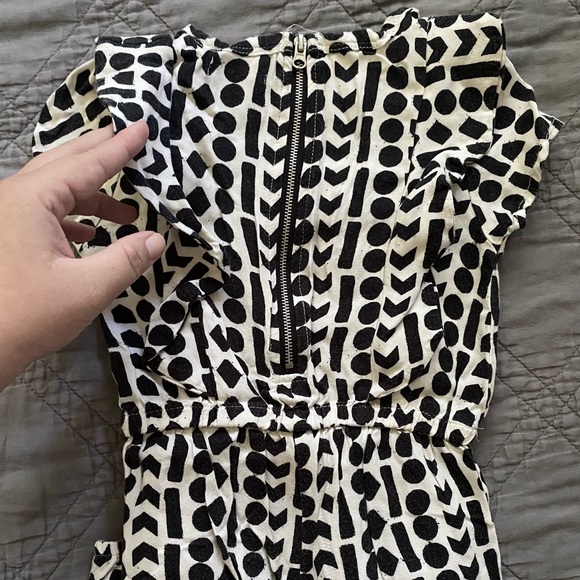 Jessica Simpson 2T ⭐️Girl’s Romper⭐️ 2/$10 - Picture 2 of 4